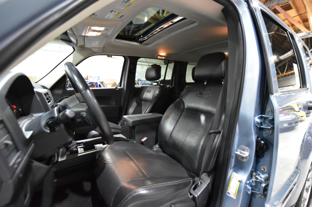 Jeep Liberty 4WD 4dr Sport Latitude 2012