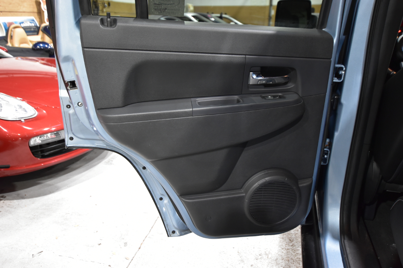 Jeep Liberty 4WD 4dr Sport Latitude 2012