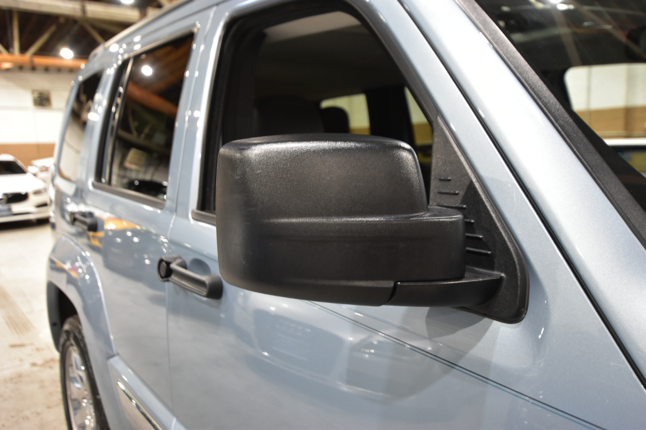 Jeep Liberty 4WD 4dr Sport Latitude 2012