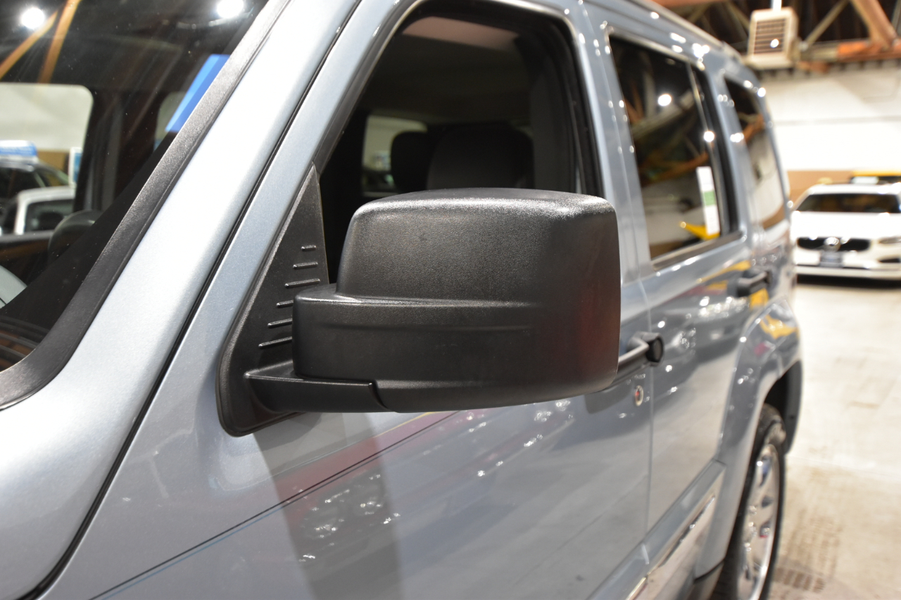 Jeep Liberty 4WD 4dr Sport Latitude 2012