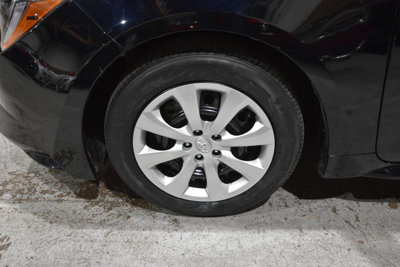 Toyota Corolla LE CVT (Natl) 2024