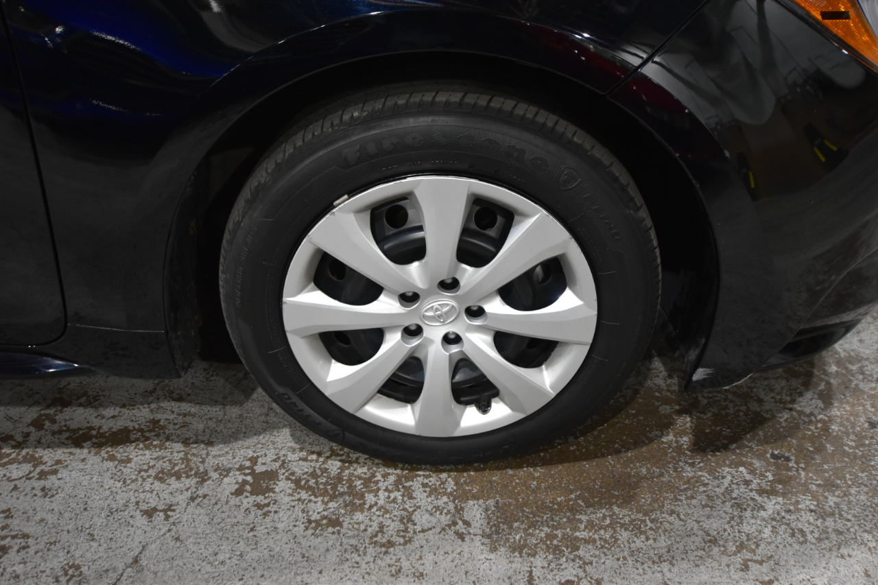 Toyota Corolla LE CVT (Natl) 2024