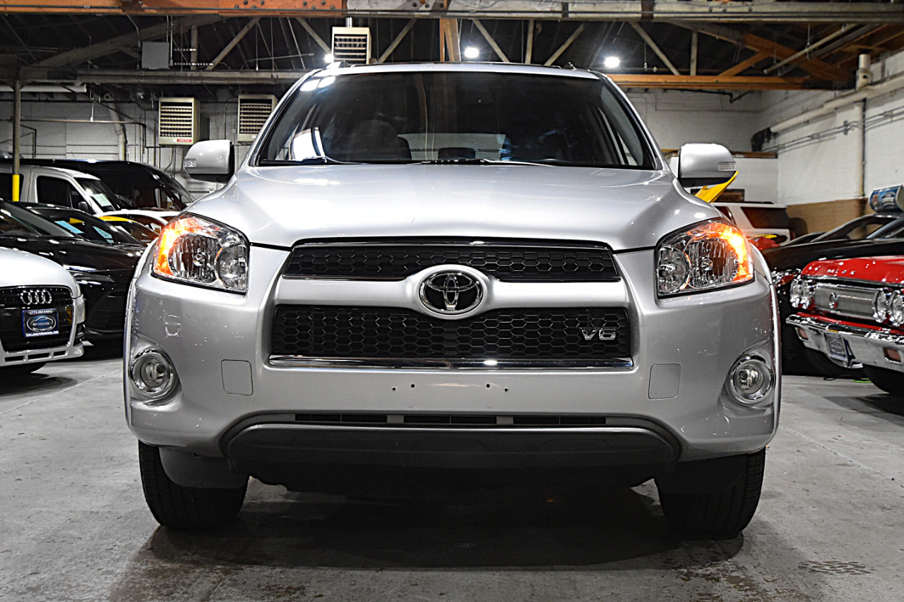 Toyota RAV4 4WD 4dr V6 5-Spd AT Ltd (Natl) 2011
