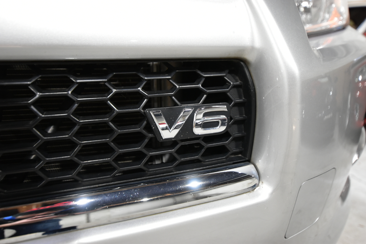 Toyota RAV4 4WD 4dr V6 5-Spd AT Ltd (Natl) 2011