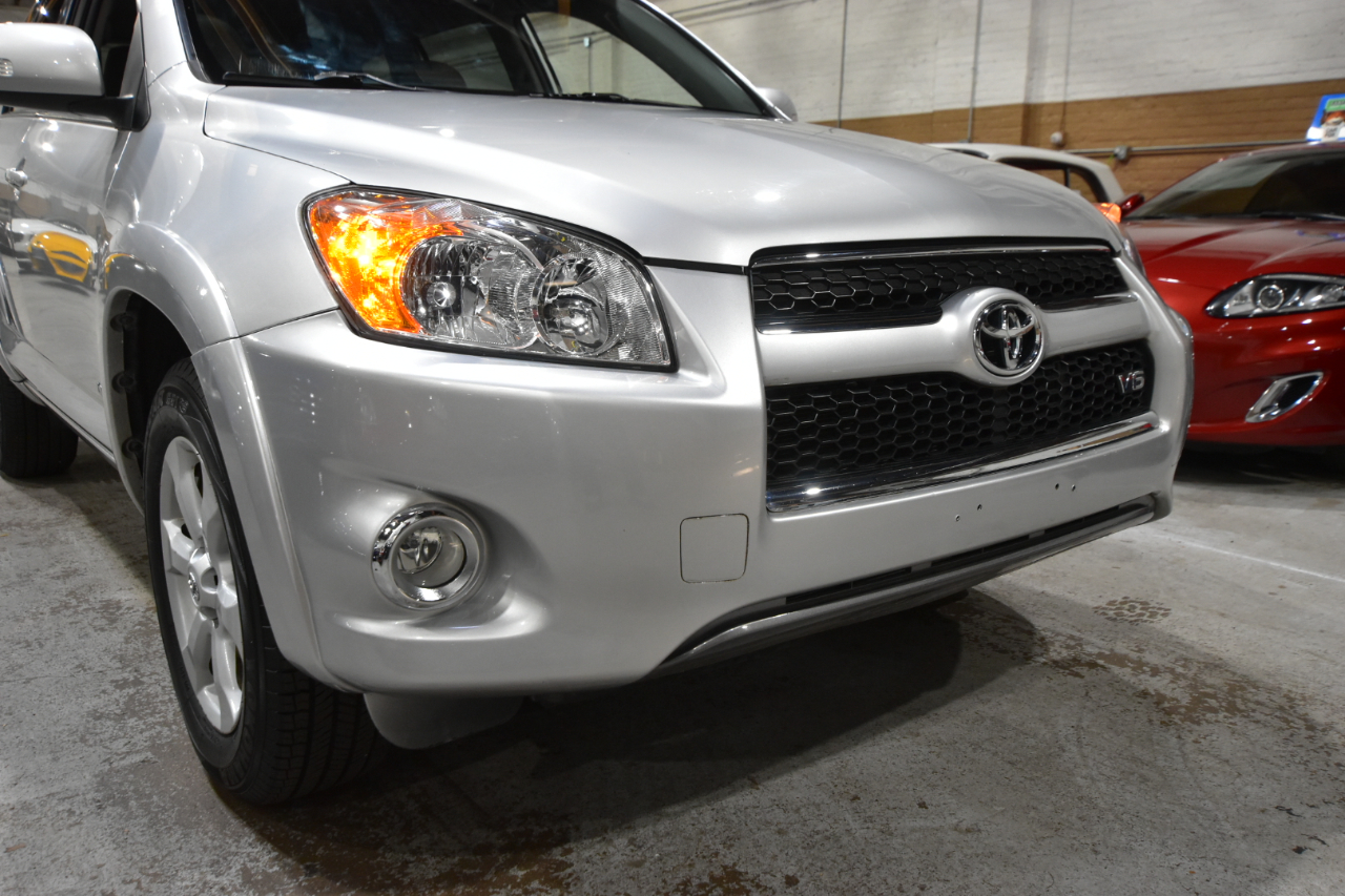 Toyota RAV4 4WD 4dr V6 5-Spd AT Ltd (Natl) 2011