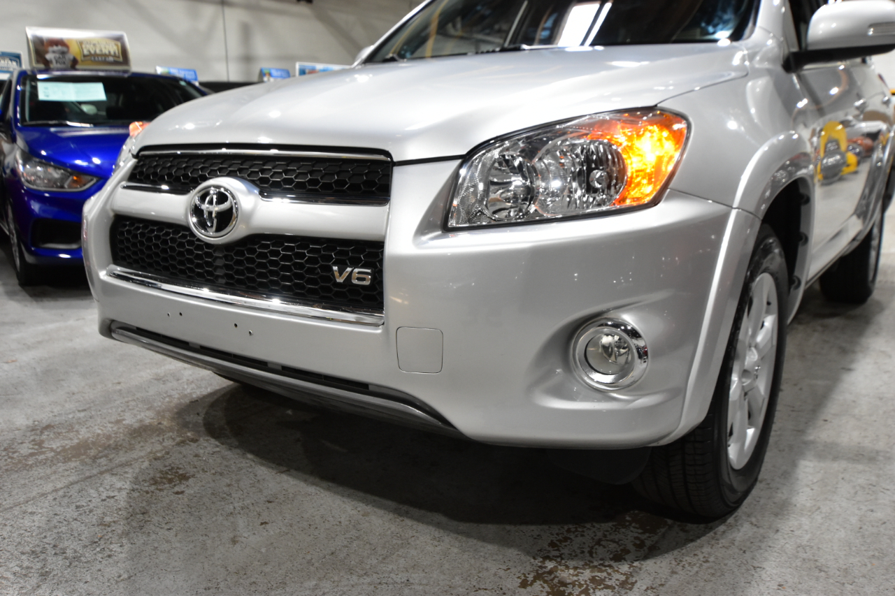 Toyota RAV4 4WD 4dr V6 5-Spd AT Ltd (Natl) 2011