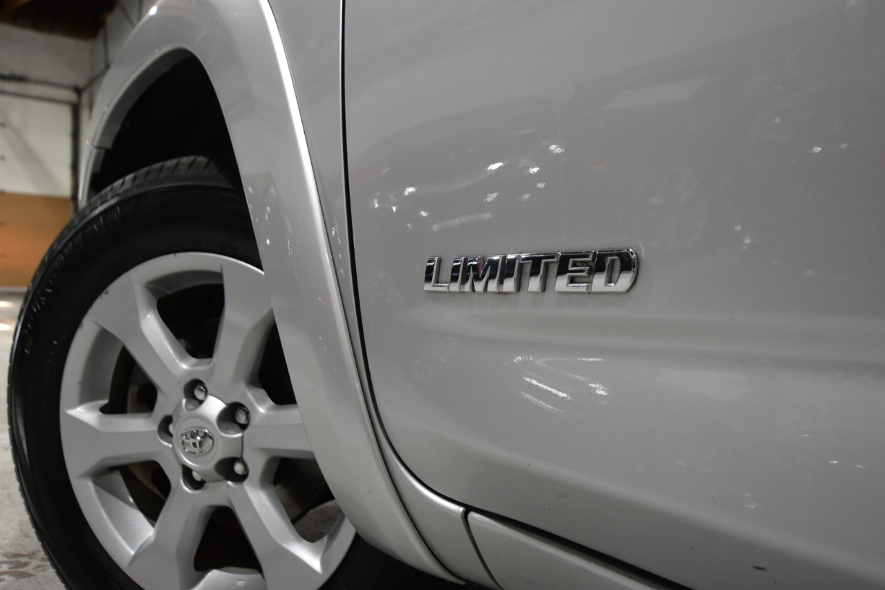 Toyota RAV4 4WD 4dr V6 5-Spd AT Ltd (Natl) 2011