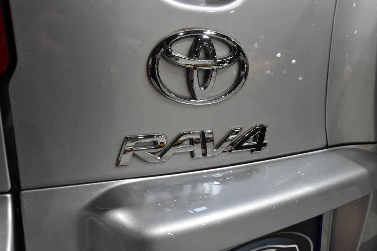 Toyota RAV4 4WD 4dr V6 5-Spd AT Ltd (Natl) 2011