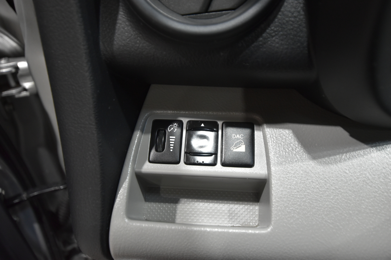 Toyota RAV4 4WD 4dr V6 5-Spd AT Ltd (Natl) 2011