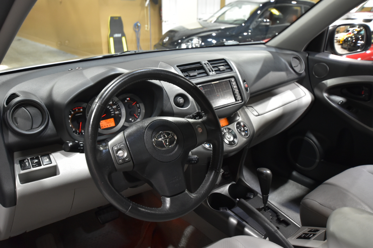 Toyota RAV4 4WD 4dr V6 5-Spd AT Ltd (Natl) 2011