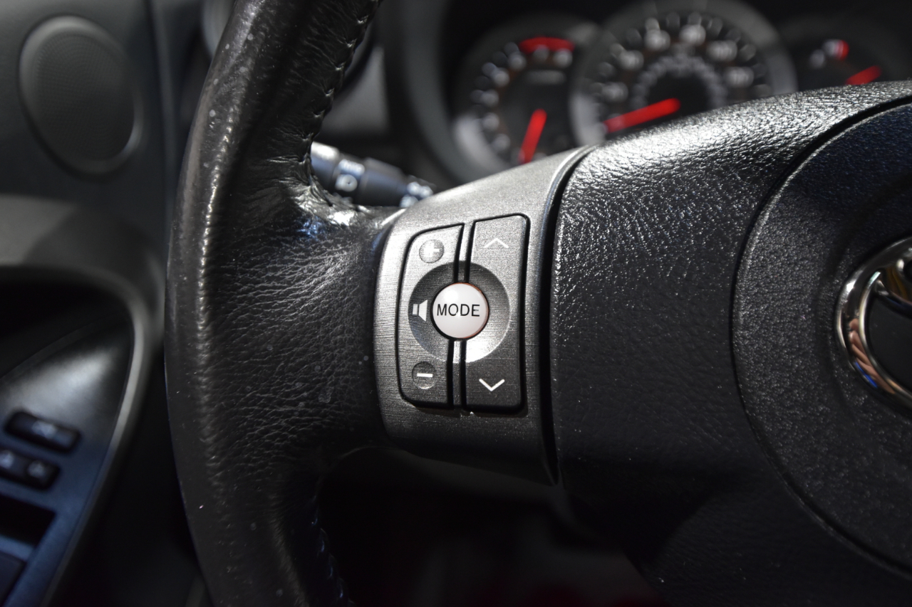 Toyota RAV4 4WD 4dr V6 5-Spd AT Ltd (Natl) 2011