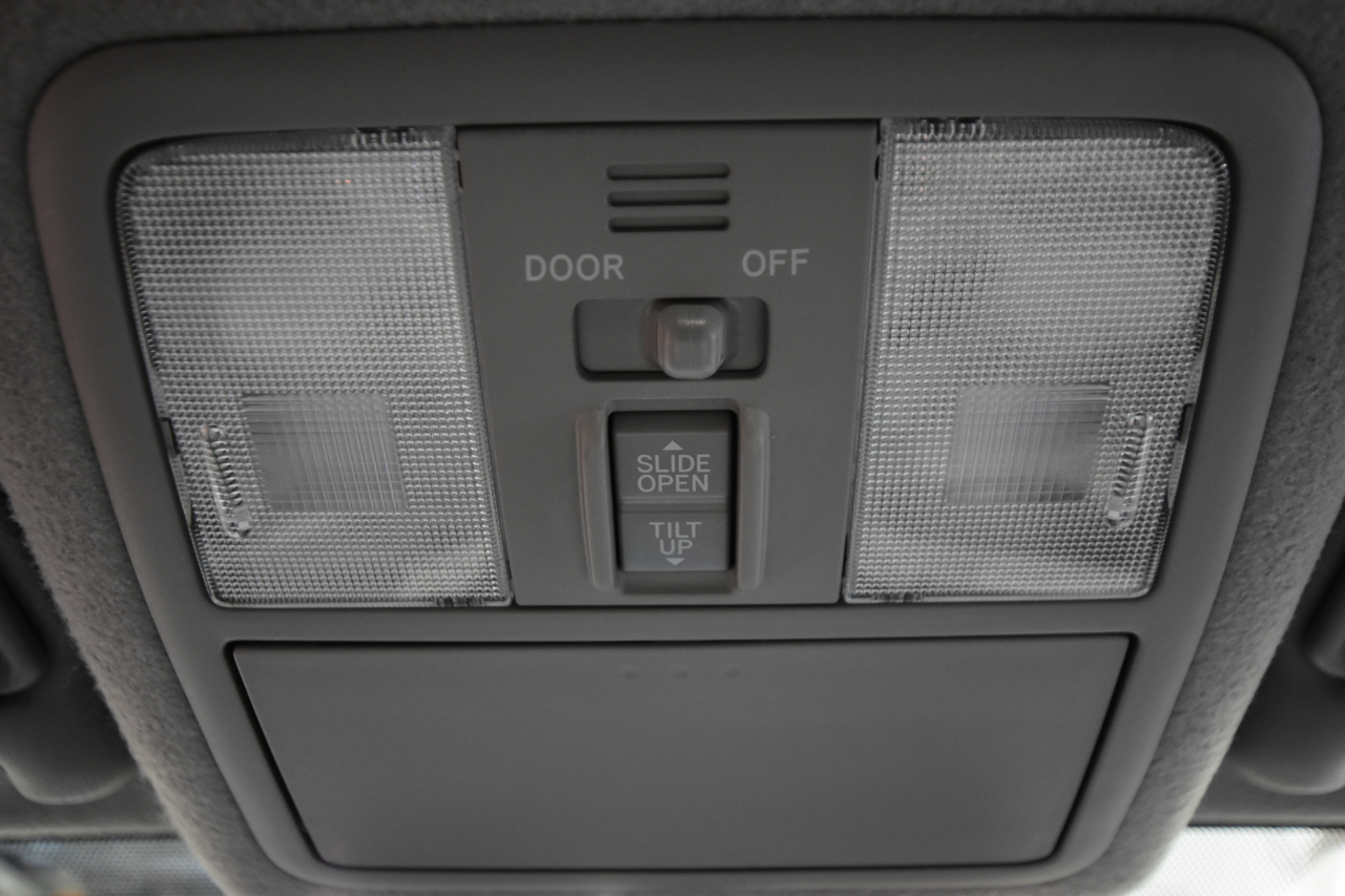 Toyota RAV4 4WD 4dr V6 5-Spd AT Ltd (Natl) 2011