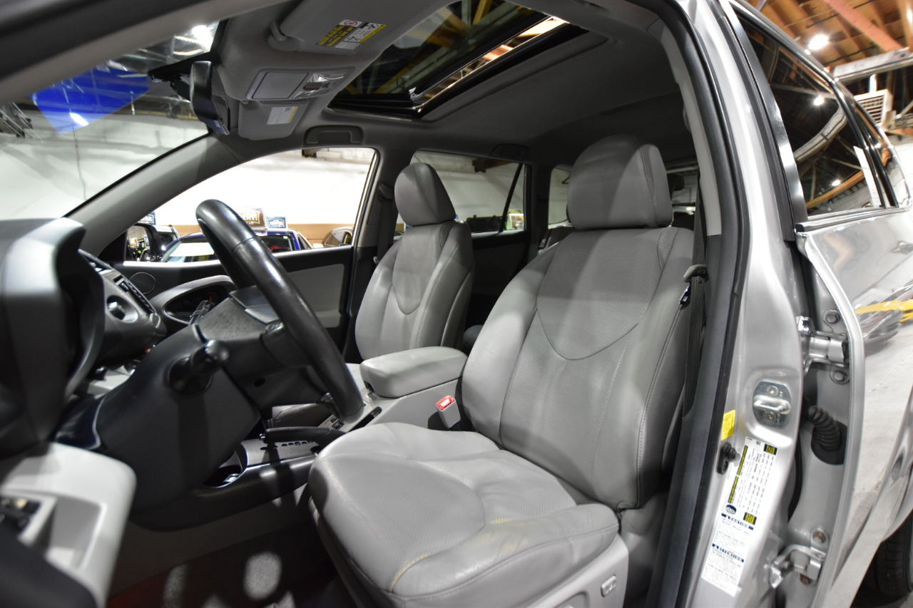 Toyota RAV4 4WD 4dr V6 5-Spd AT Ltd (Natl) 2011