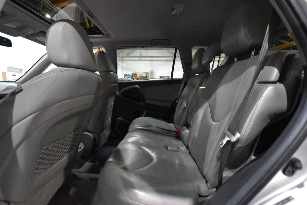 Toyota RAV4 4WD 4dr V6 5-Spd AT Ltd (Natl) 2011