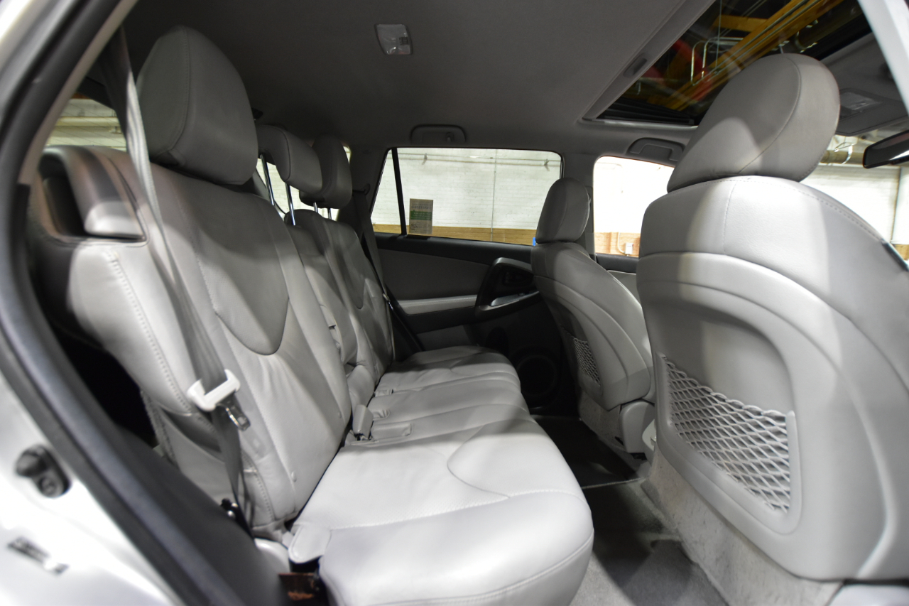 Toyota RAV4 4WD 4dr V6 5-Spd AT Ltd (Natl) 2011