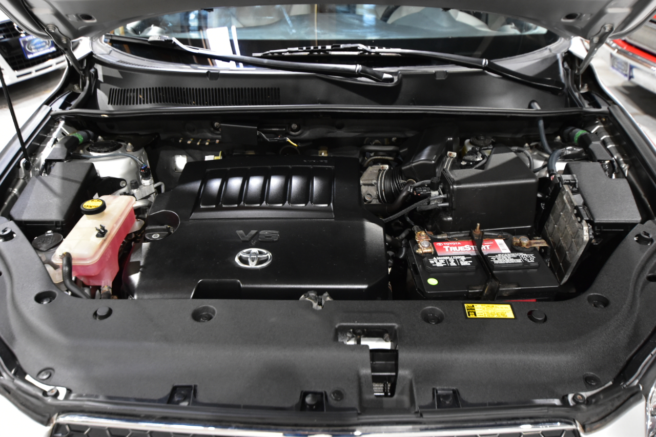 Toyota RAV4 4WD 4dr V6 5-Spd AT Ltd (Natl) 2011