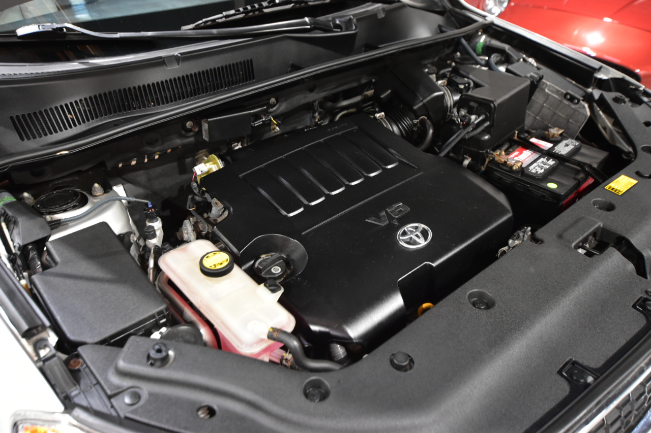 Toyota RAV4 4WD 4dr V6 5-Spd AT Ltd (Natl) 2011