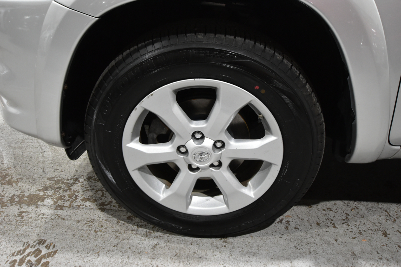 Toyota RAV4 4WD 4dr V6 5-Spd AT Ltd (Natl) 2011