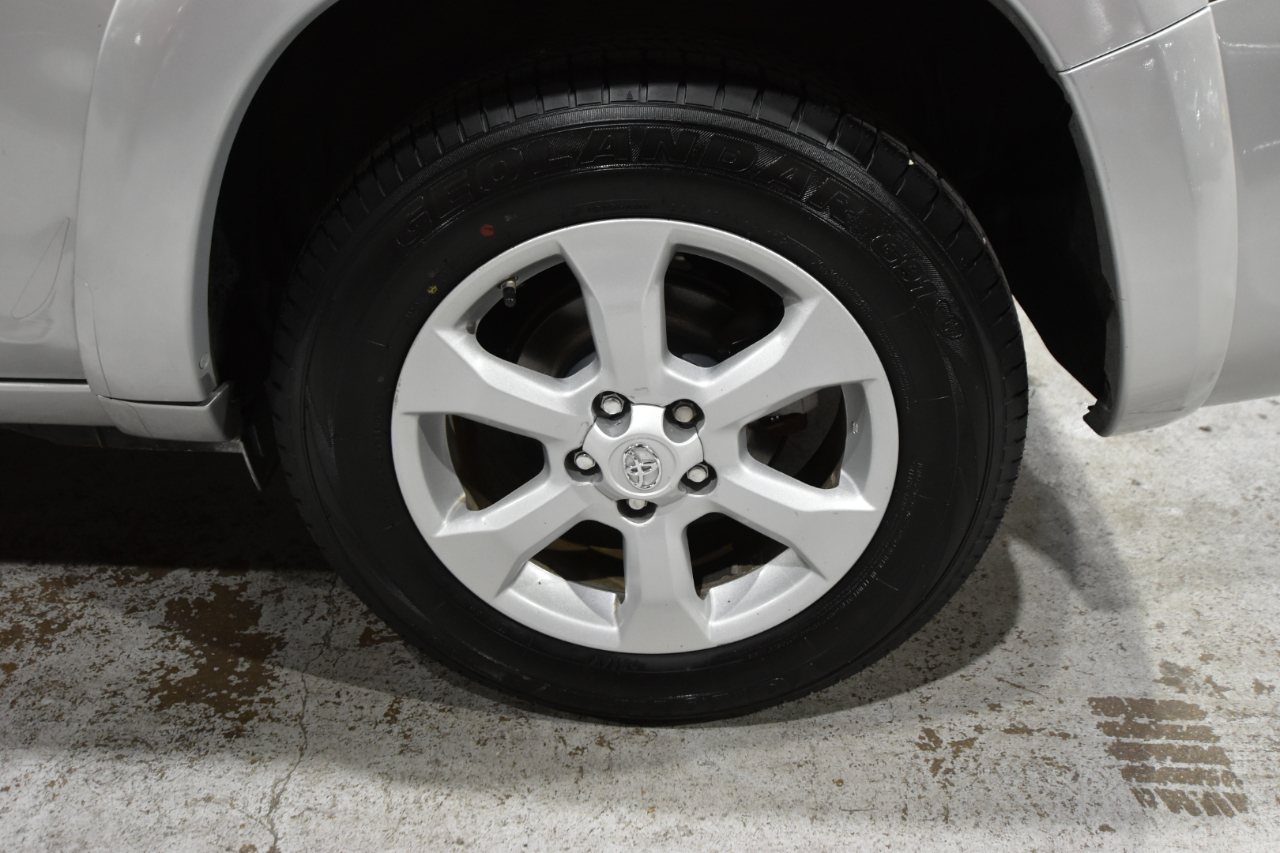 Toyota RAV4 4WD 4dr V6 5-Spd AT Ltd (Natl) 2011