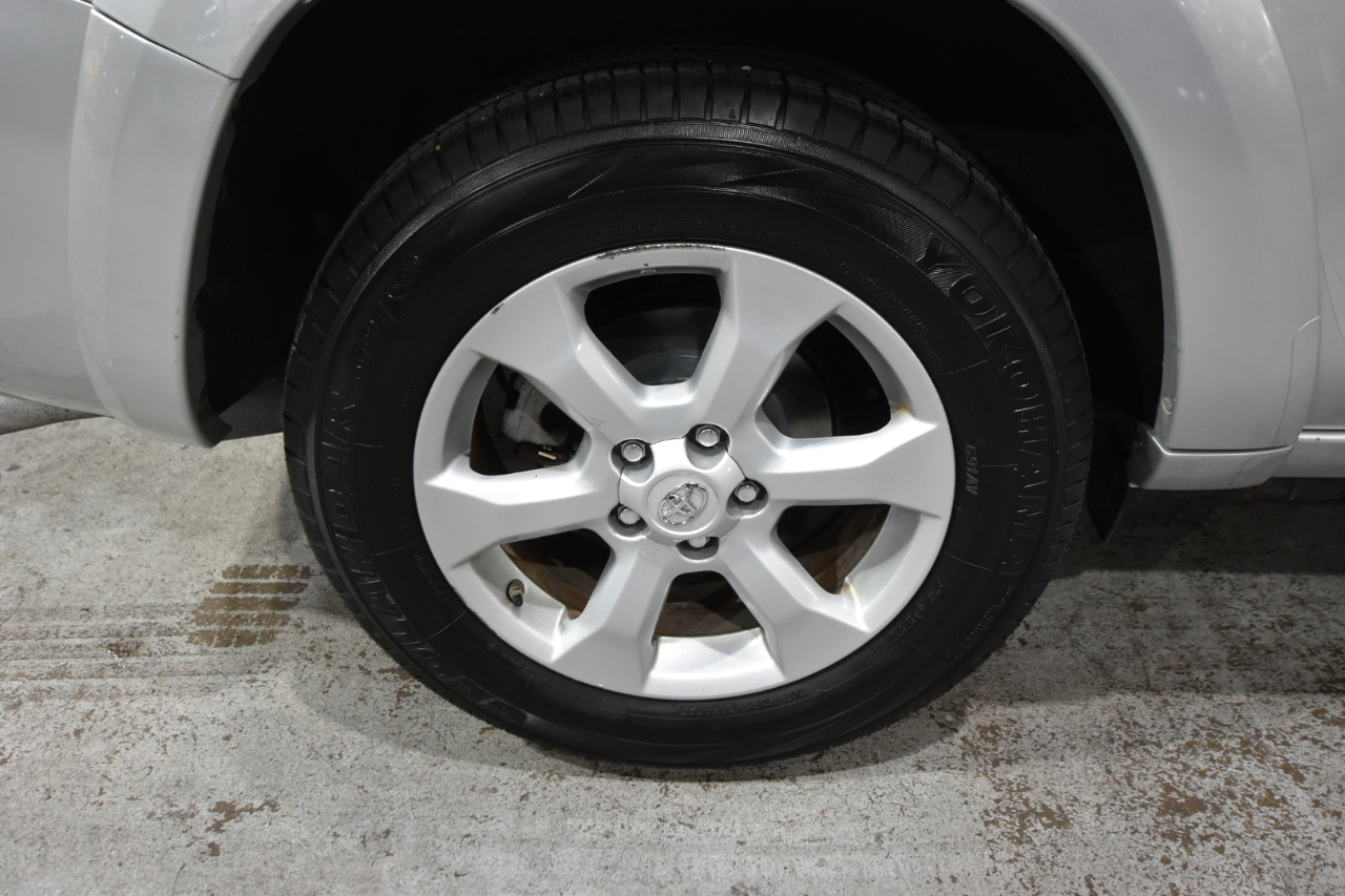 Toyota RAV4 4WD 4dr V6 5-Spd AT Ltd (Natl) 2011