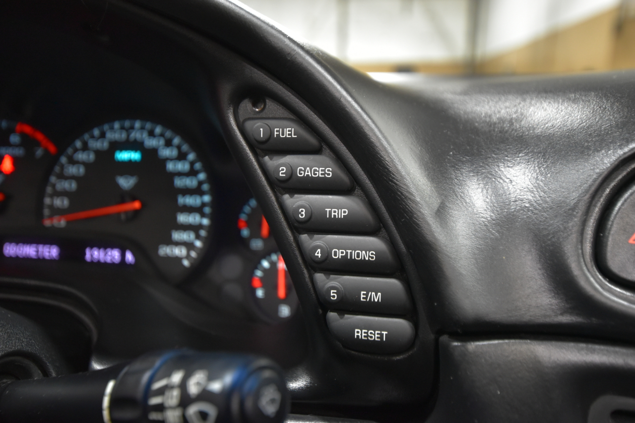 Chevrolet Corvette 2dr Cpe 2002