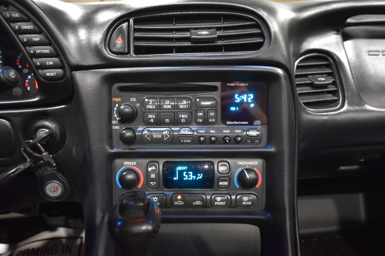 Chevrolet Corvette 2dr Cpe 2002