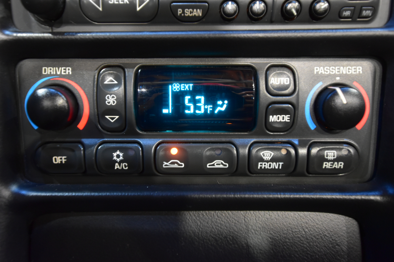 Chevrolet Corvette 2dr Cpe 2002