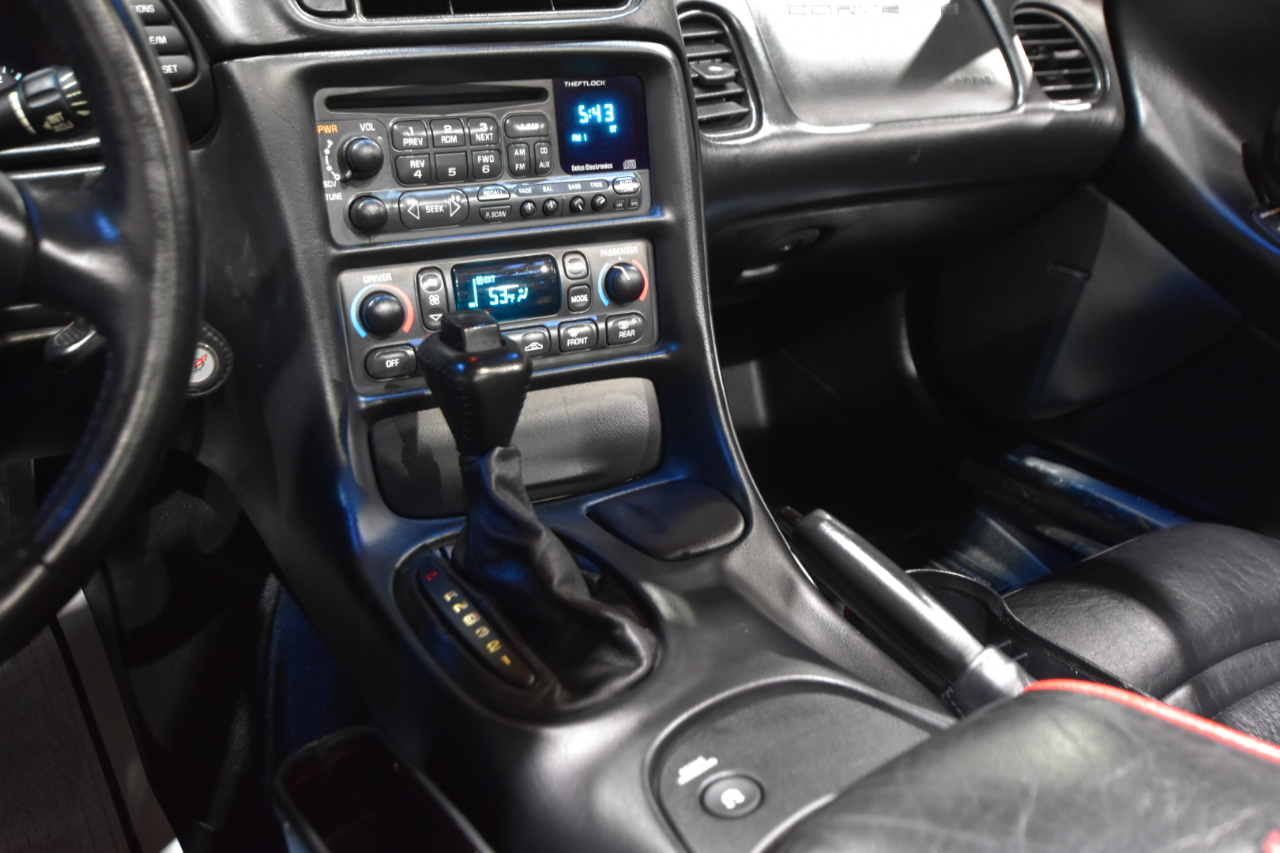 Chevrolet Corvette 2dr Cpe 2002