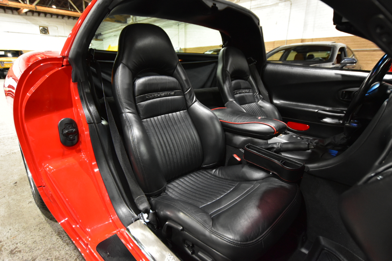 Chevrolet Corvette 2dr Cpe 2002