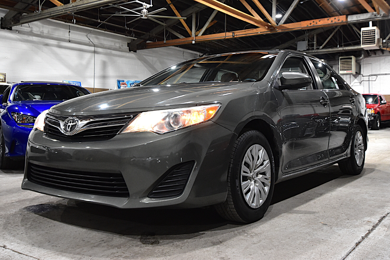 Toyota Camry 4dr Sdn I4 Auto LE (Natl) 2012
