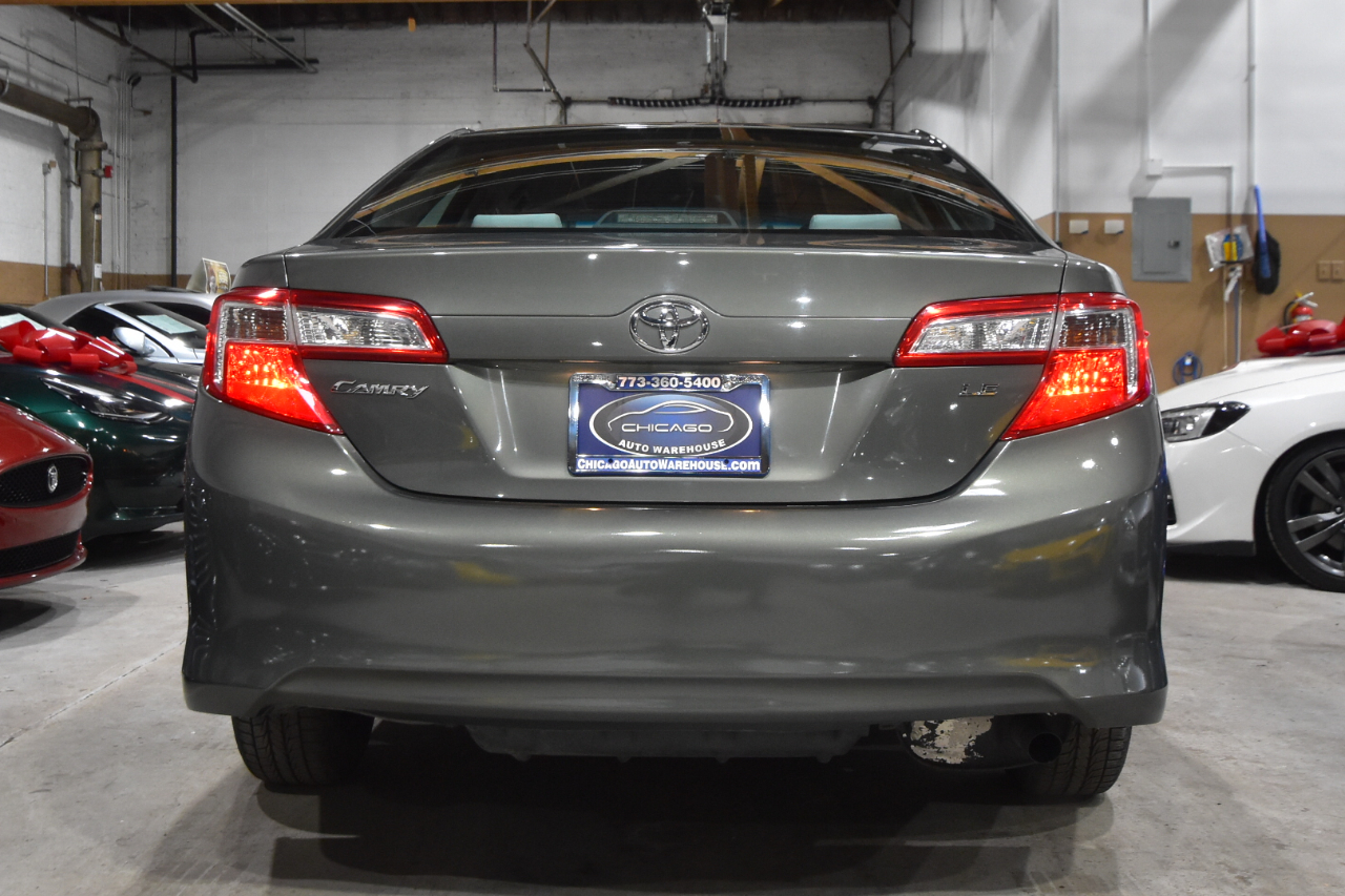 Toyota Camry 4dr Sdn I4 Auto LE (Natl) 2012