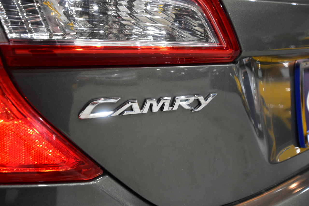 Toyota Camry 4dr Sdn I4 Auto LE (Natl) 2012