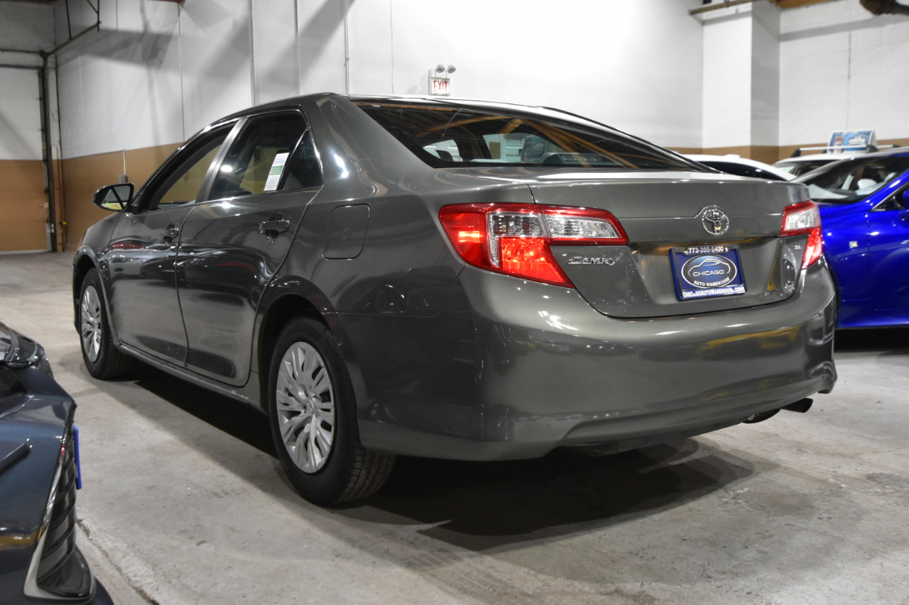 Toyota Camry 4dr Sdn I4 Auto LE (Natl) 2012