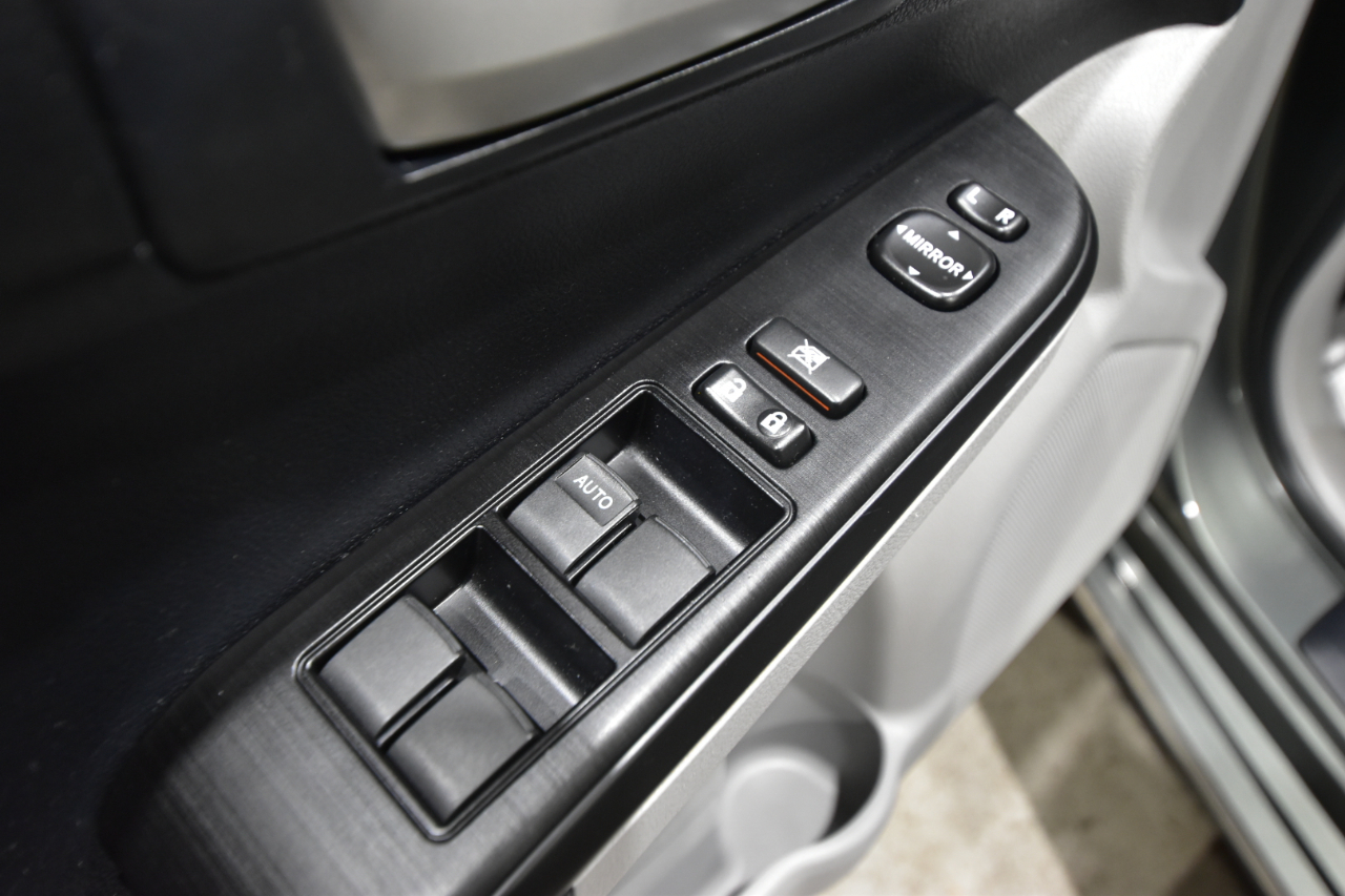 Toyota Camry 4dr Sdn I4 Auto LE (Natl) 2012