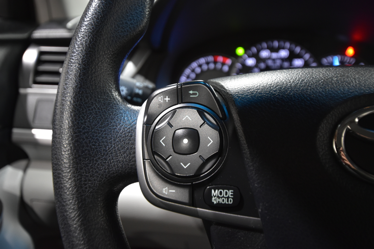 Toyota Camry 4dr Sdn I4 Auto LE (Natl) 2012