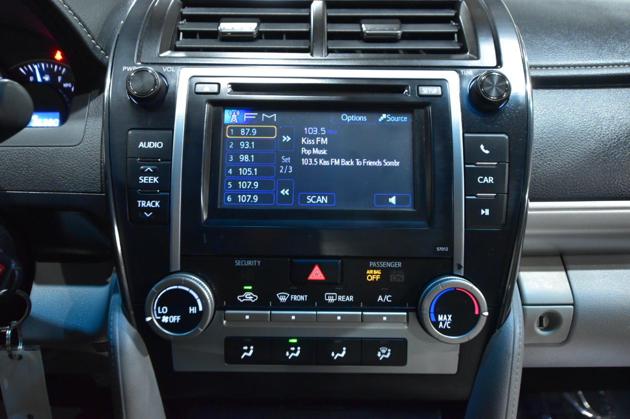 Toyota Camry 4dr Sdn I4 Auto LE (Natl) 2012