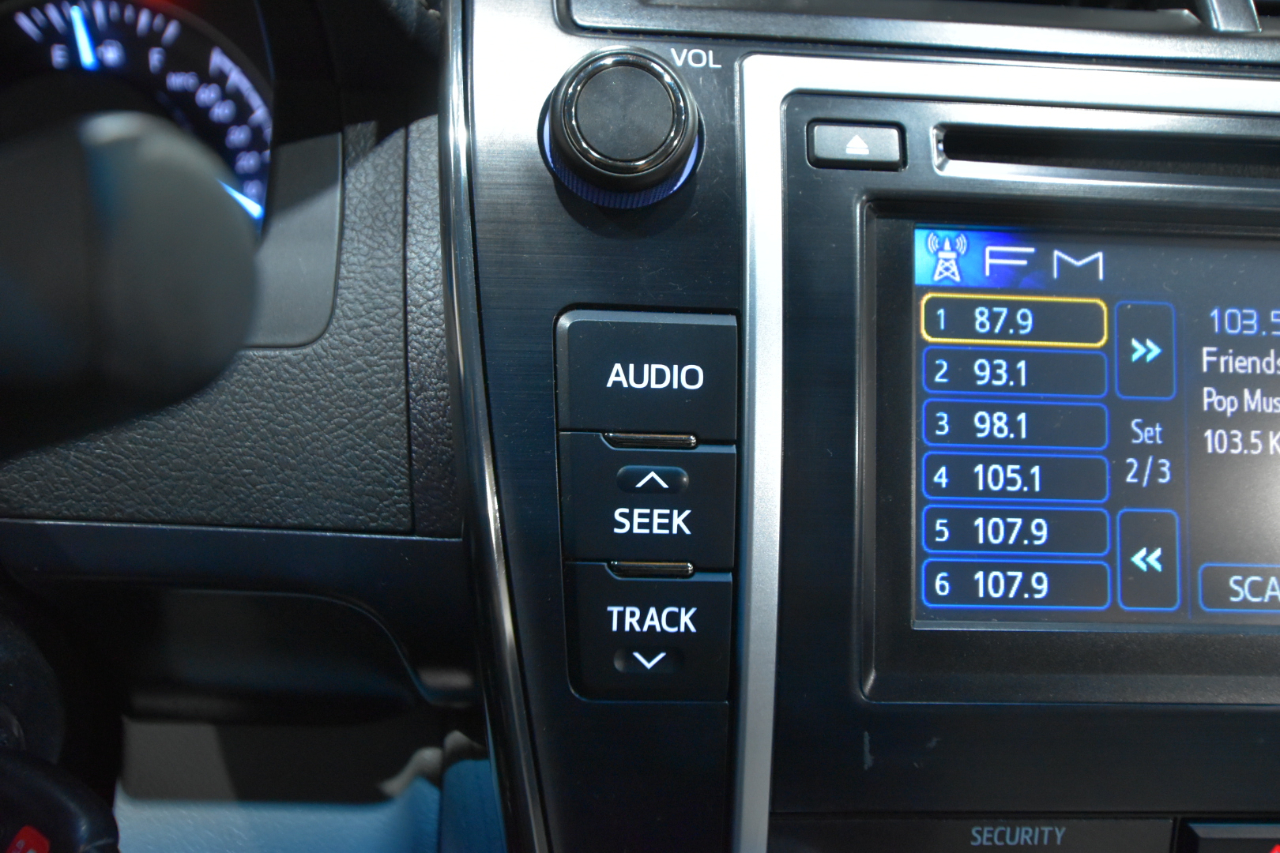 Toyota Camry 4dr Sdn I4 Auto LE (Natl) 2012