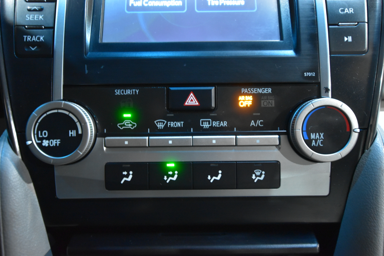 Toyota Camry 4dr Sdn I4 Auto LE (Natl) 2012