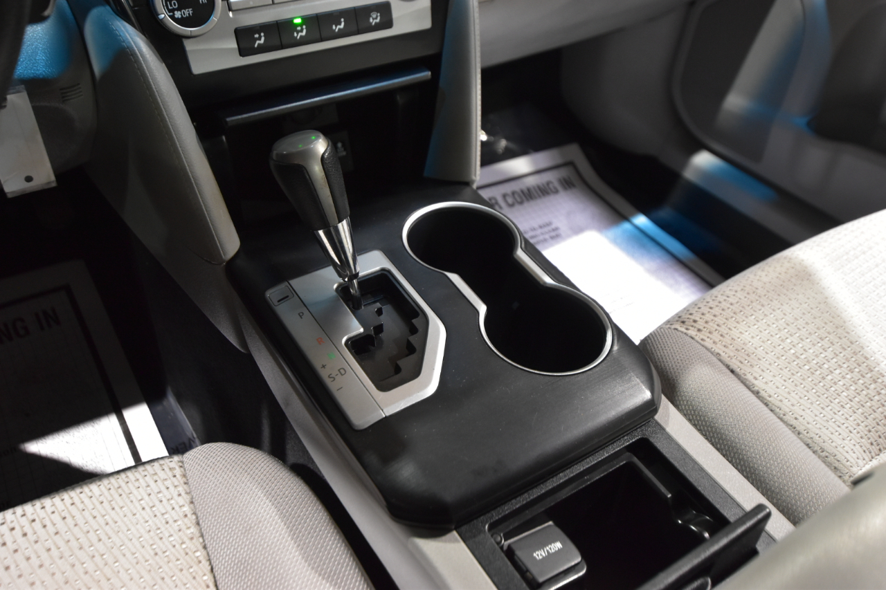 Toyota Camry 4dr Sdn I4 Auto LE (Natl) 2012