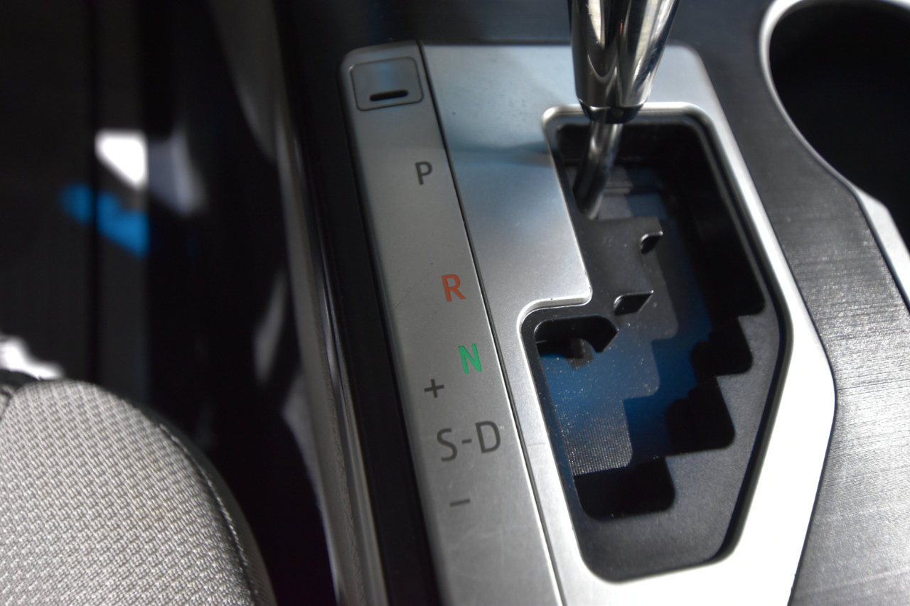 Toyota Camry 4dr Sdn I4 Auto LE (Natl) 2012