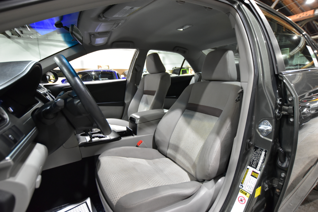 Toyota Camry 4dr Sdn I4 Auto LE (Natl) 2012