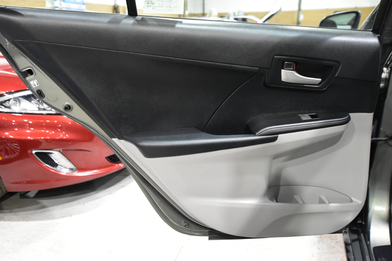 Toyota Camry 4dr Sdn I4 Auto LE (Natl) 2012