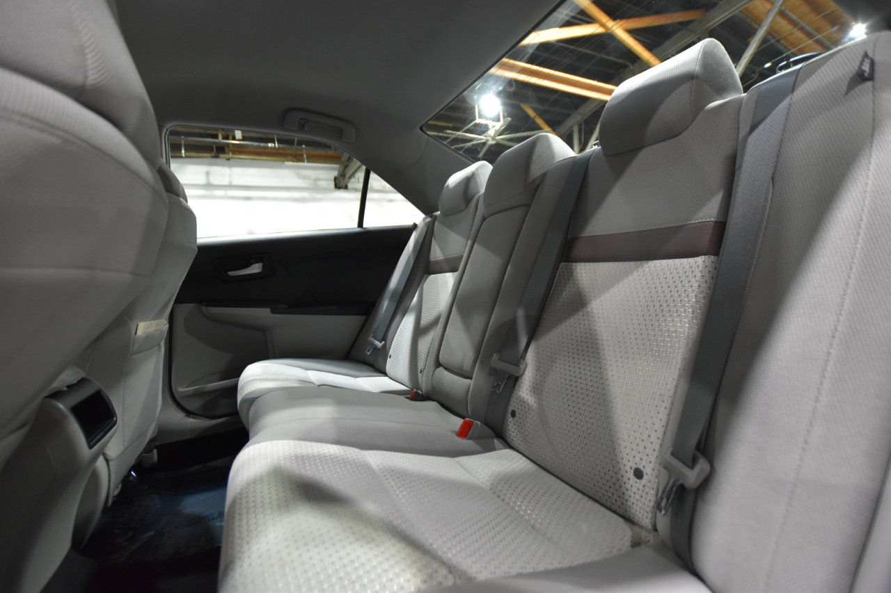 Toyota Camry 4dr Sdn I4 Auto LE (Natl) 2012