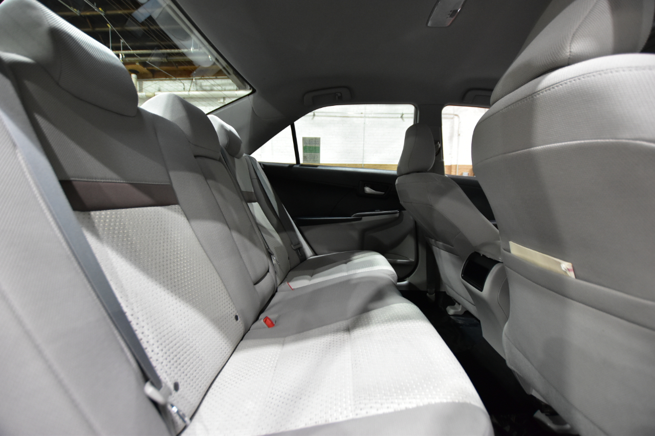 Toyota Camry 4dr Sdn I4 Auto LE (Natl) 2012