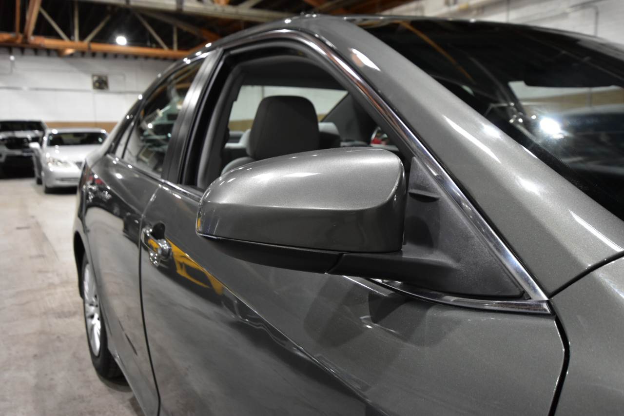 Toyota Camry 4dr Sdn I4 Auto LE (Natl) 2012