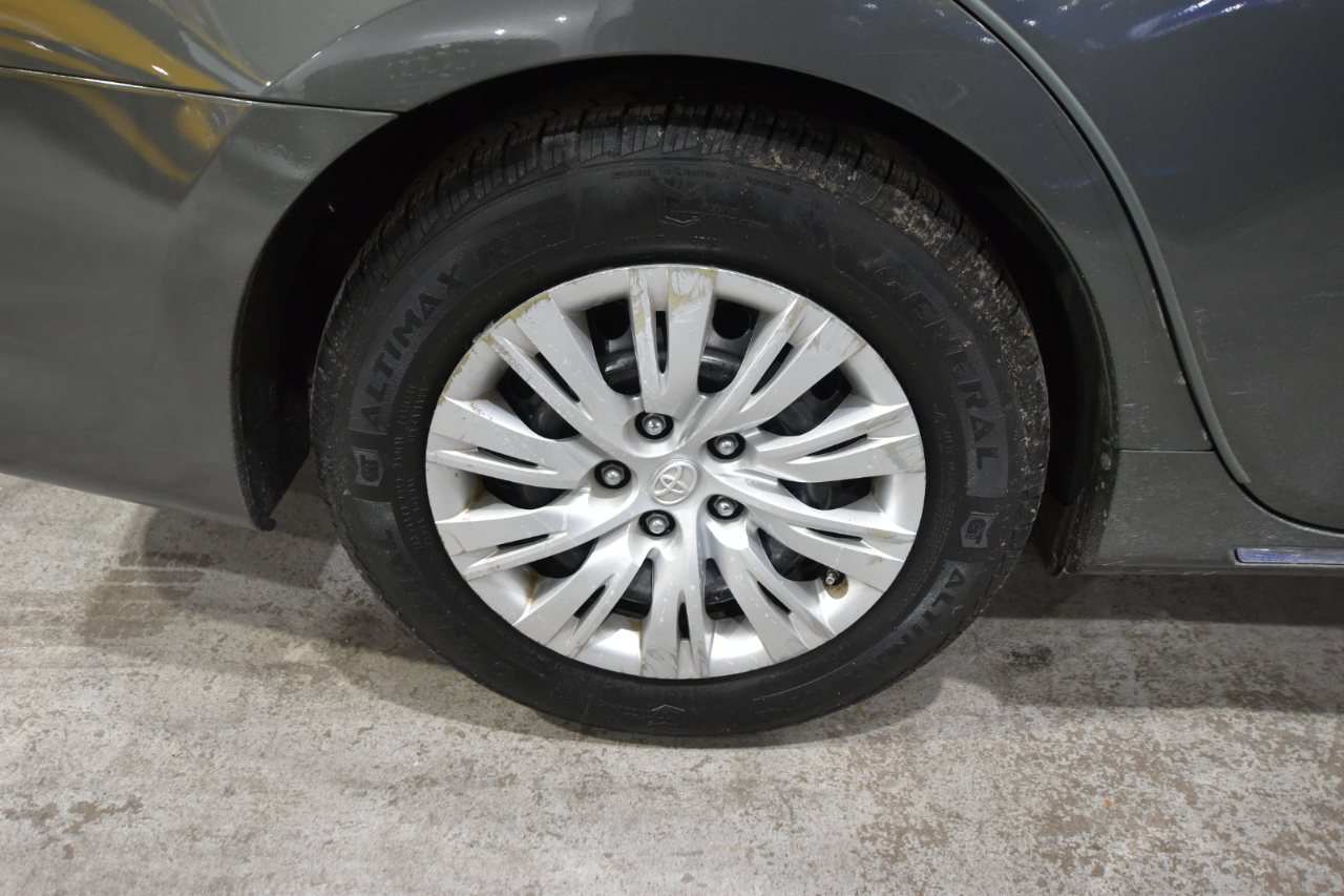 Toyota Camry 4dr Sdn I4 Auto LE (Natl) 2012