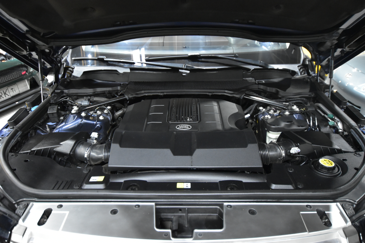 Land Rover Range Rover V8 Supercharged LWB 2017