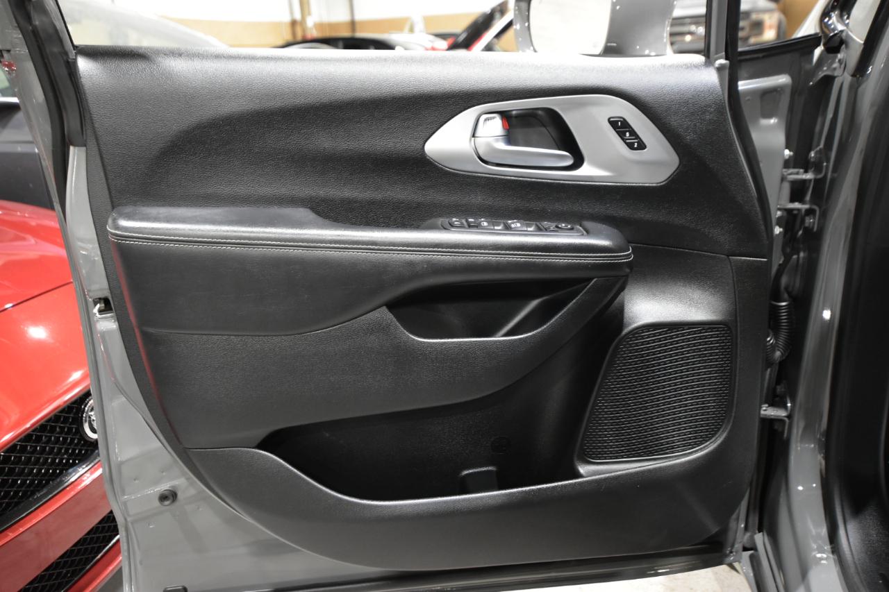 Chrysler Pacifica Touring L FWD 2020