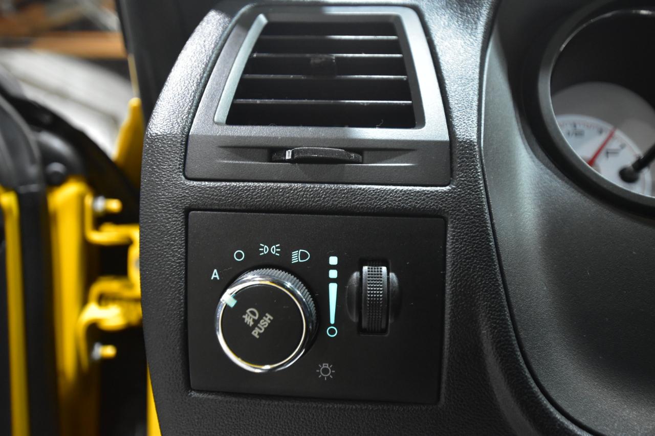 Dodge Challenger 2dr Cpe R/T Classic 2012