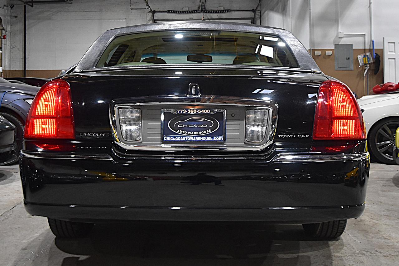 Lincoln Town Car 4dr Sdn Signature Limited 2008